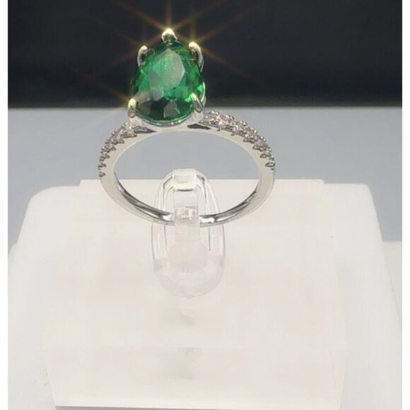 Sterling Silver plated Green Gemstone Pear Cut Ring Size 6 - Picture 3 of 10